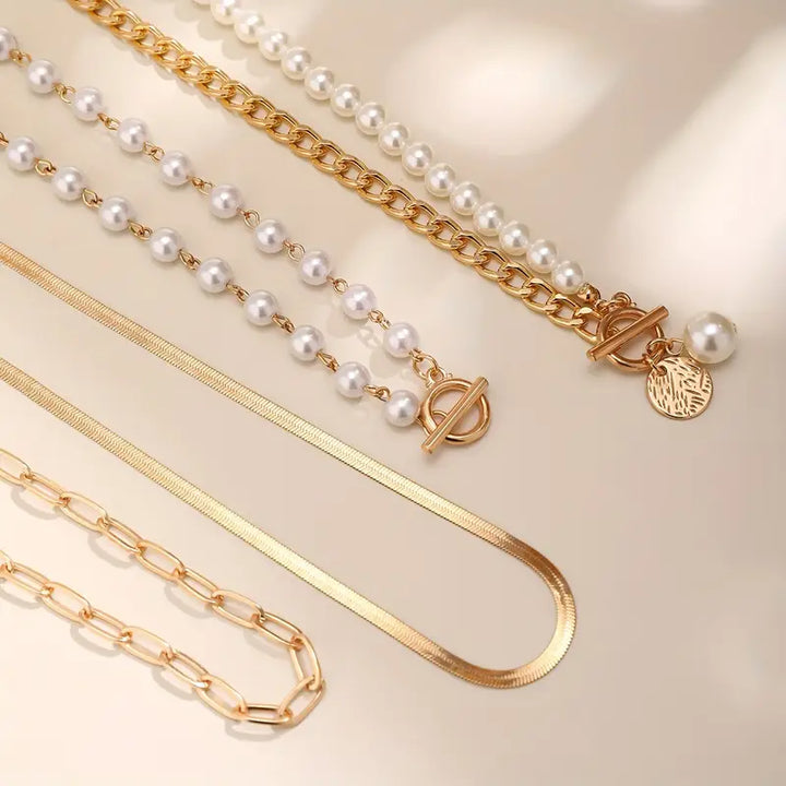 Vintage pearl necklace with a gold snake chain – set