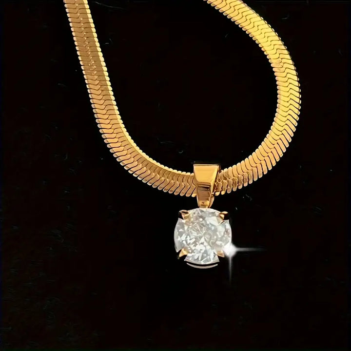 Elegant necklace with a zirconia pendant | Gold