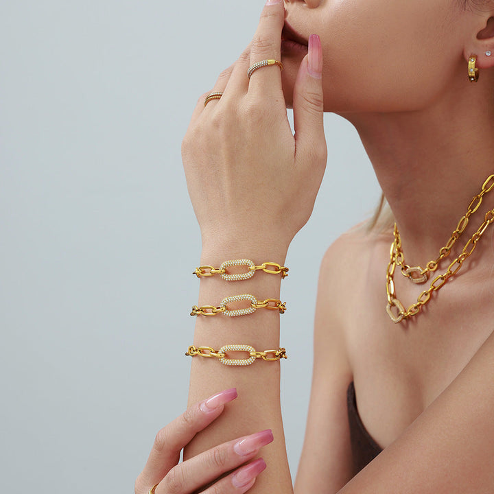 Massive jewelry set with chain link and pavé elements | Gold