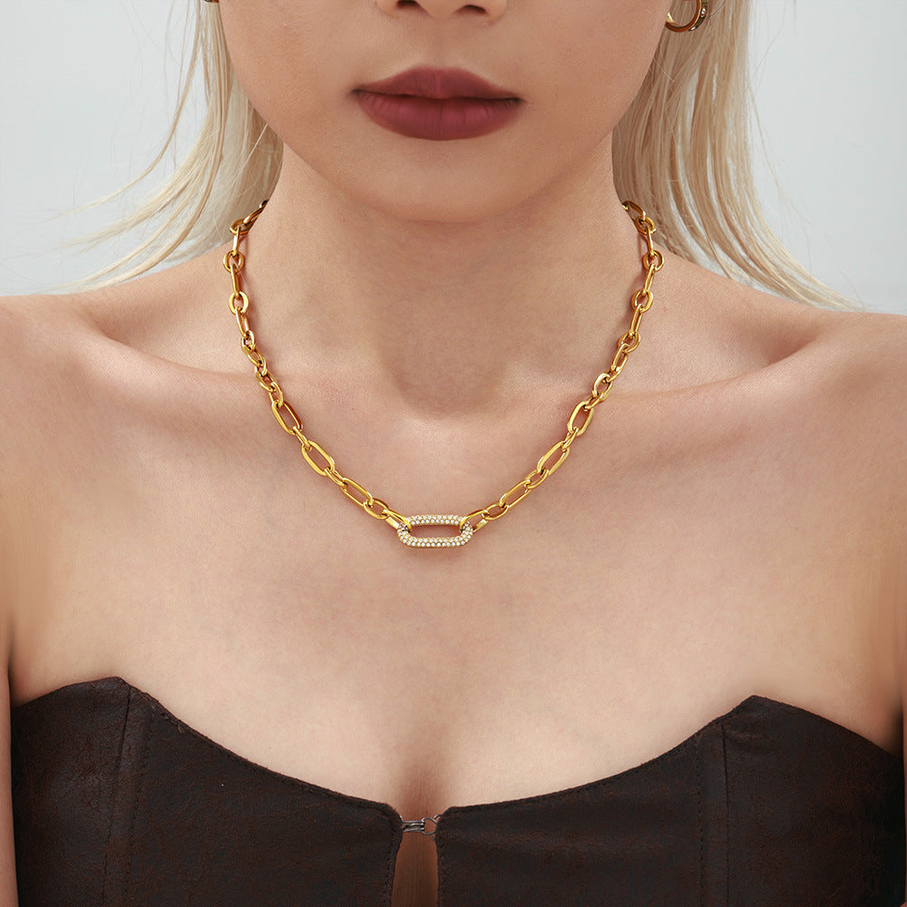 Massive jewelry set with chain link and pavé elements | Gold