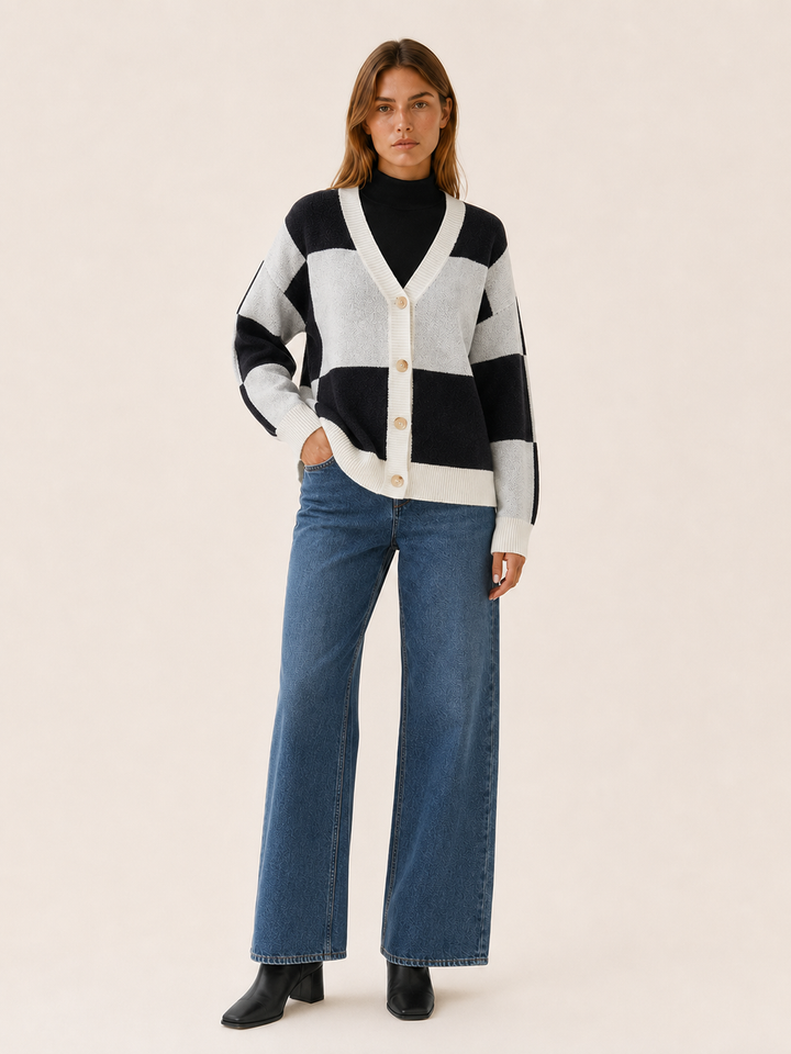 Ilaria™ | Plaid V-Neck Cardigan with Button Front