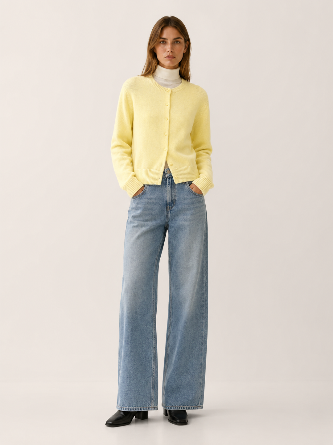 Vaylora™ | Cropped Knit Cardigan with Round Neck and Button Front